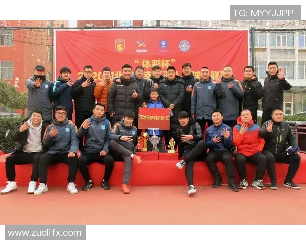 成都足球队团队协作引发热议球迷对战术配合与队员默契提出不同看法